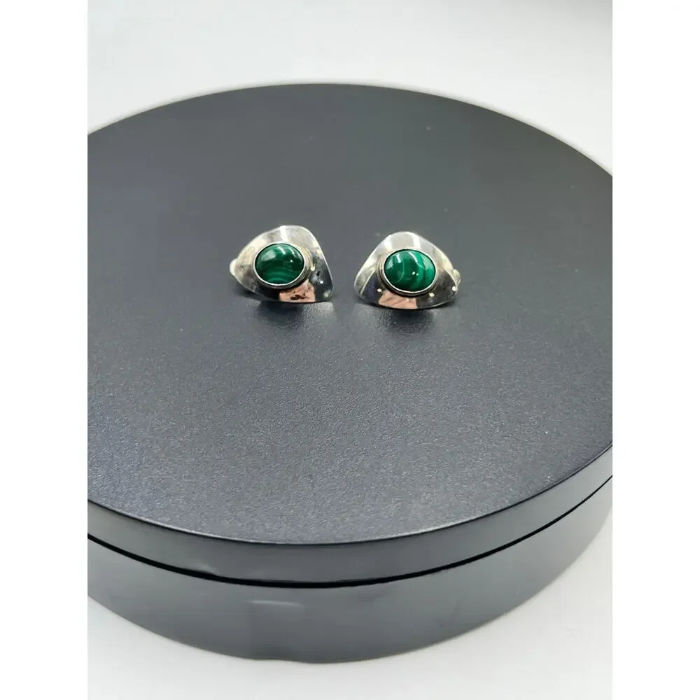 Sterling Silver Vintage Bezel Vibrant Green Malachite Cabochon Clip‎ On Earrings